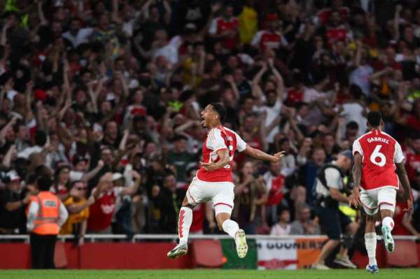 Arsenal evinde Manchester City'yi tek golle geçti