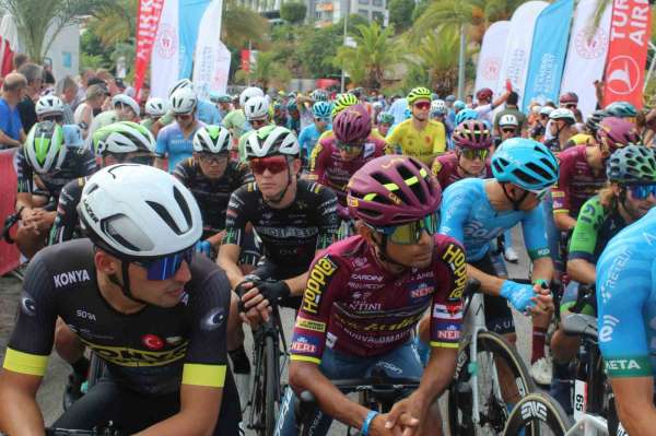 Cumhurbaşkanlığı Türkiye Bisiklet Turu'nda Alanya-Antalya etabının startı verildi
