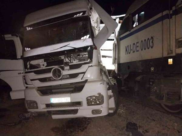 Diyarbakır'daki tren kazasında yaralanan tır sürücüsü hayatını kaybetti
