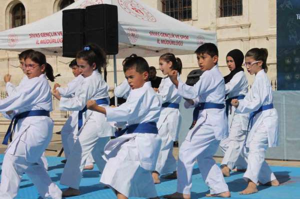 Sivas'ta Amatör Spor Haftası renkli etkinliklerle başladı