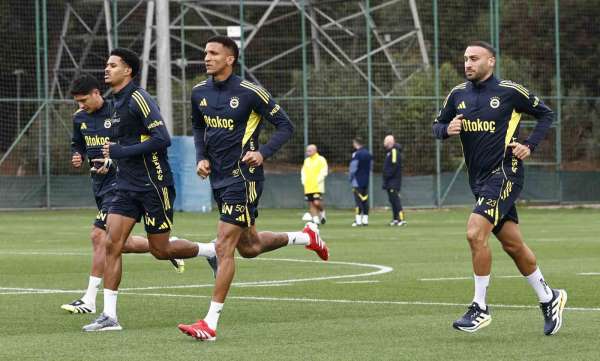 Fenerbahçe, günü iki antrenmanla tamamladı