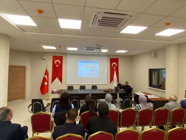 Altıntaş'ta okul idarecileri ve rehber öğretmenlere sosyal destek modeli anlatıldı
