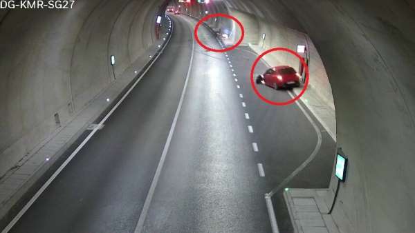 Cinayet gibi kaza kamerada...Karşı şeride geçen otomobil motosiklete böyle çarptı: 1 ölü, 1 ağır yaralı