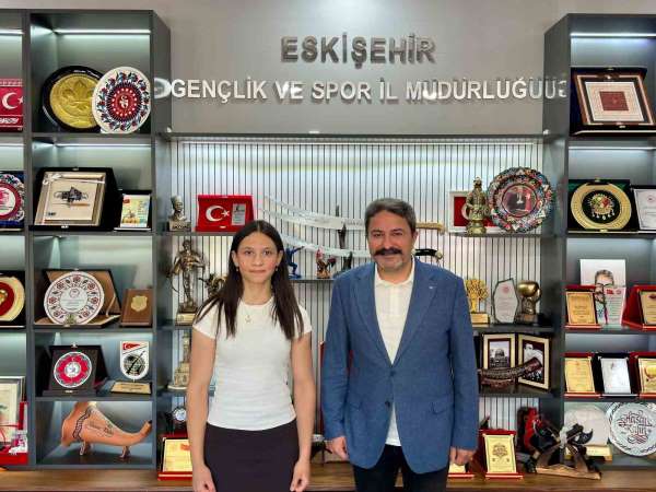 Eskişehirli öğrenci bilek güreşindeki başarısıyla Şampiyonlar Kampı'na katılmaya hak kazandı