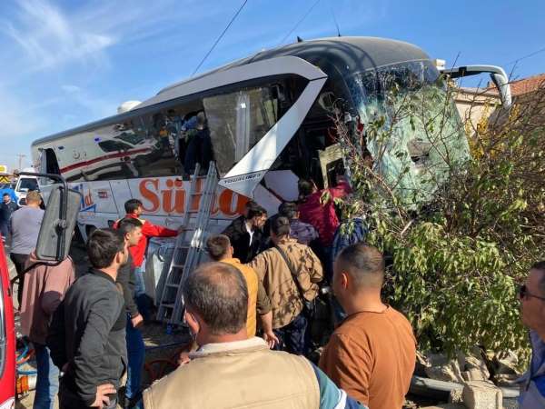 Otobüs kazasında AK Partili meclis üyesi hayatını kaybetti