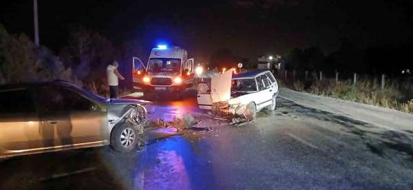 Gönen'de trafik kazası: Araçlar kafa kafaya çarpıştı, 2 yaralı