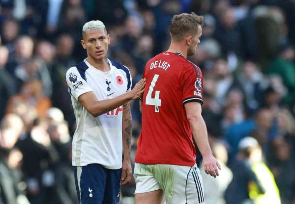 Goller son dakikalarda geldi, Tottenham ile Manchester United berabere kaldı