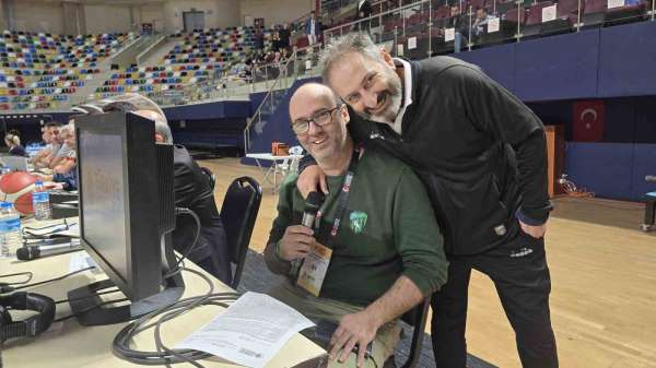 Kadınlar Basketbol Süper Ligi maçında anonsçu olmayınca görev gazeteciye düştü