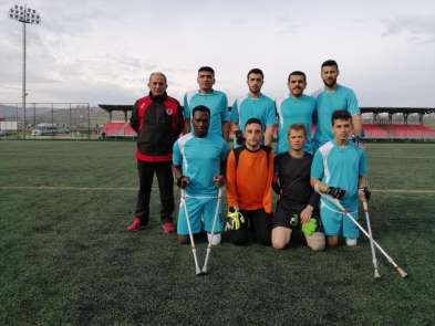 Hayata futbol ile tutundu