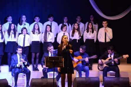 Bahçeşehir Koleji öğrencilerinden Neşet Ertaş'a vefa