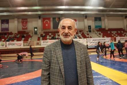Büyük Bayanlar Türkiye Güreş Şampiyonası başladı