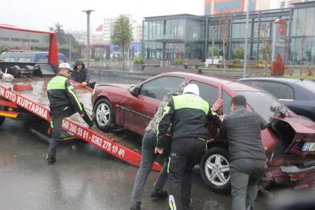 Samsun'da 4 otomobil birbirine girdi: 1 yaralı