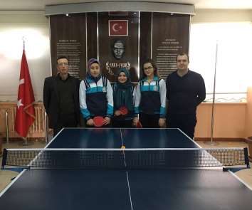 Şaphane 75. Yıl Ortaokulu öğrencileri, masa tenisinde şampiyon