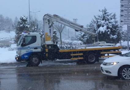 Karda mahsur kalan vatandaşlara zabıta ekiplerinden anında müdahale