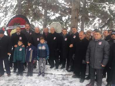 Yaşar Doğu mezarı başında anıldı