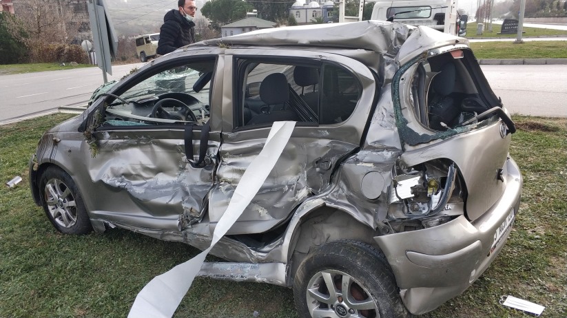 Samsun'da başkanın eşi ve çocukları kaza geçirdi
