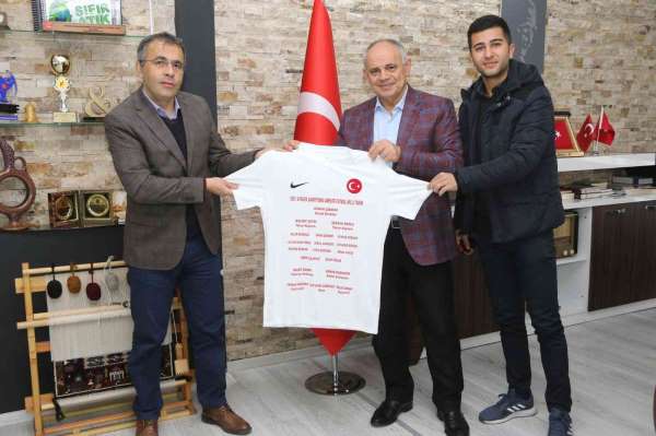 Türkiye Ampute Futbol Milli Takımı'ndan Yahyalı'ya anlamlı hediye - Kayseri haber