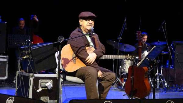 Bülent Ortaçgil Sinop'ta konser verdi