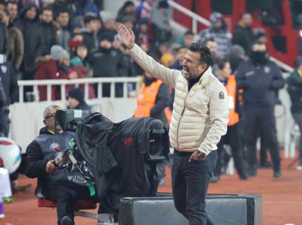 Sivas'ta 'Bülent Uygun istifa' sloganları