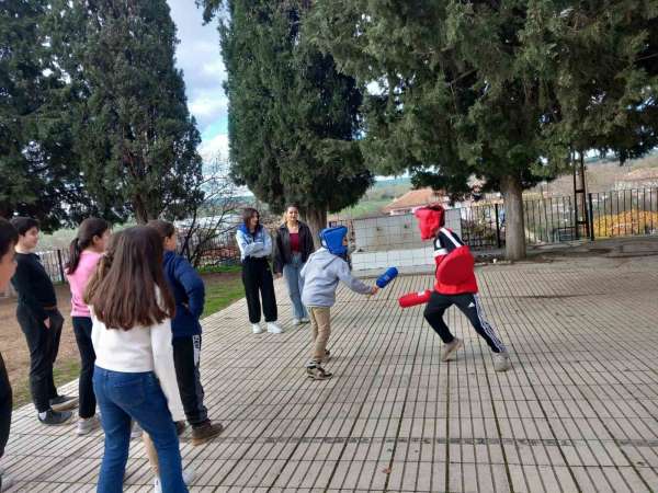 Babaeski'de üniversite öğrencilerinden köy okulunda anlamlı faaliyet