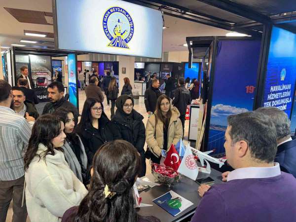 Balıkesir Üniversitesi'nde UFEST kapsamında DHMİ standına büyük ilgi