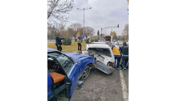 Elazığ'da 4 araçlı zincirleme kaza: 1 yaralı