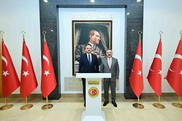Gençlik ve Spor Bakan Yardımcısı Eminoğlu'dan Eskişehir Valisi Aksoy'a ziyaret