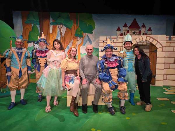 'Her Çocuğa Bir Tiyatro, Her Kalbe Kitap Sevgisi'