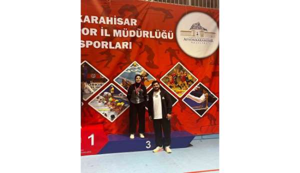 Şuhut Anadolu Lisesi'nden tarihi başarı