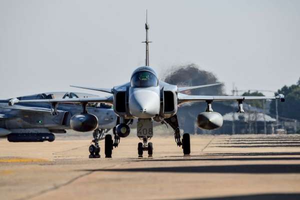 Tayland, sınırda bir askerin ölmesinin ardından Kamboçya'ya hava saldırısı düzenledi