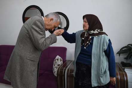 Başkan Günaydın'dan şehit annesine ziyaret