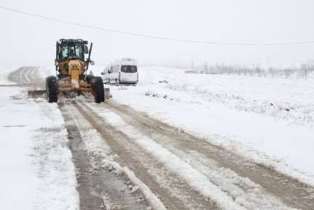 Elazığ'da kar nedeniyle 98 köy yolu ulaşıma kapalı 