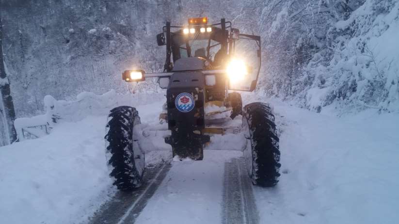 Karadeniz'de bin 19 köy yolu kar nedeniyle ulaşıma kapandı