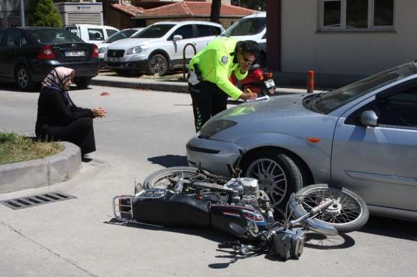Hastane girişinde trafik kazası: 1 yaralı