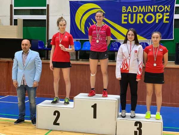 Milli Badmintoncu Ayça'dan bronz madalya