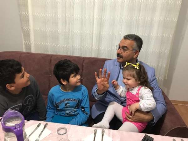 Ahlatcı, vatandaşlarla gönül sofralarında buluşuyor