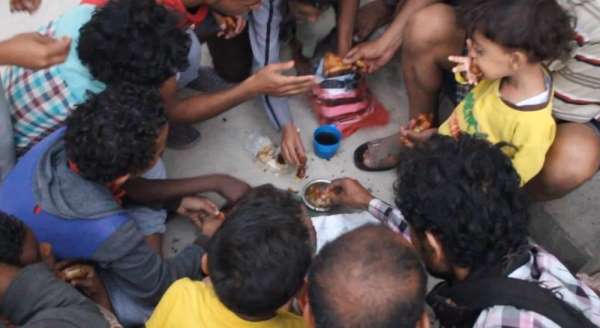 Açlık krizinin yaşandığı Yemen'de iftar