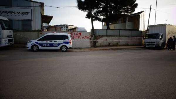 (Özel) Tuzla'da tır şoförünün feci ölümü
