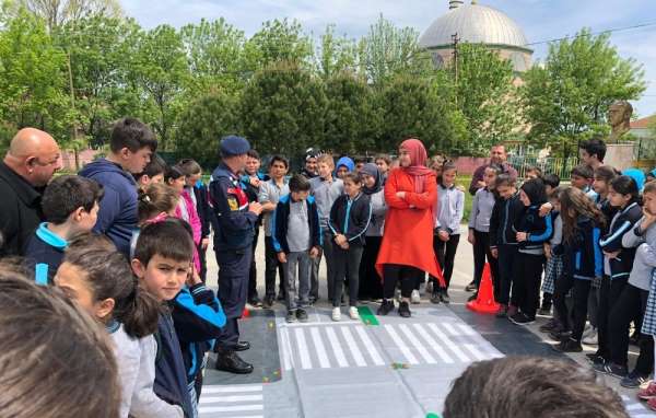 Jandarmadan Trafik Haftası'nda farkındalık etkinliği