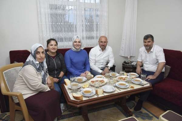 Togar: 'Ramazan'ın maneviyatını paylaşıyoruz'