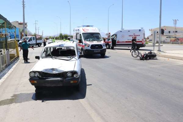 Karaman'da 2 kişinin yaralandığı kaza güvenlik kamerasında 