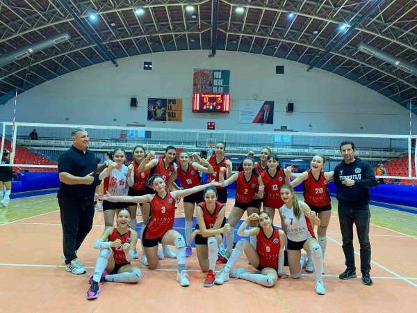 Turgutlu Belediyespor Kadın Voleybol Takımından bir galibiyet daha