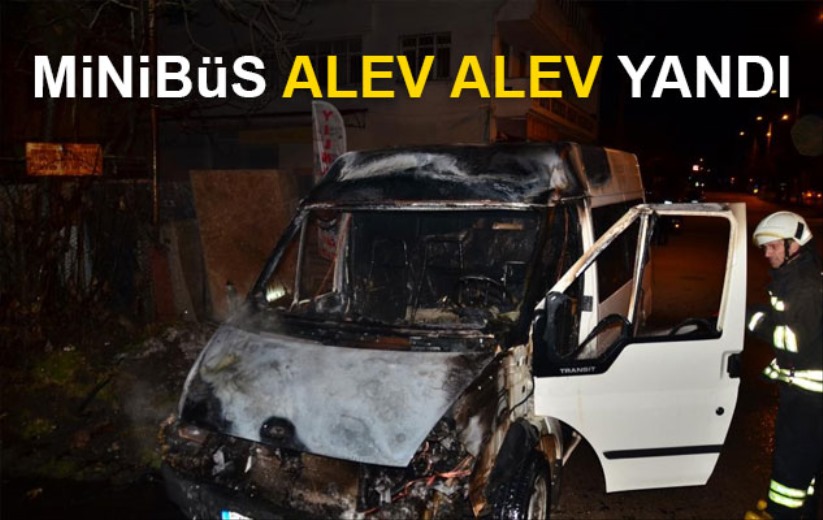 Samsun'da minibüs alev alev yandı