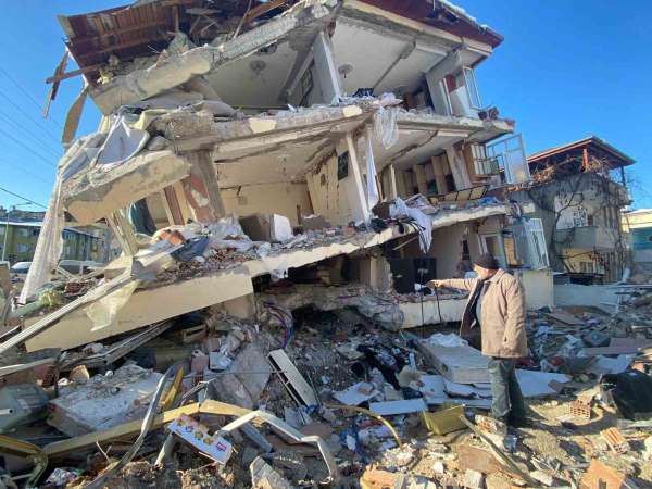 Başkan İbrahim Sandıkçı deprem bölgesinde sahada