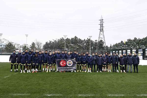 Fenerbahçe'den destek pankartı: 'Ülkemizin başı sağ olsun'