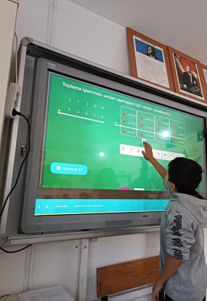 Samsun'daki okullarda etkileşimli tahta kurulumları tamamlandı