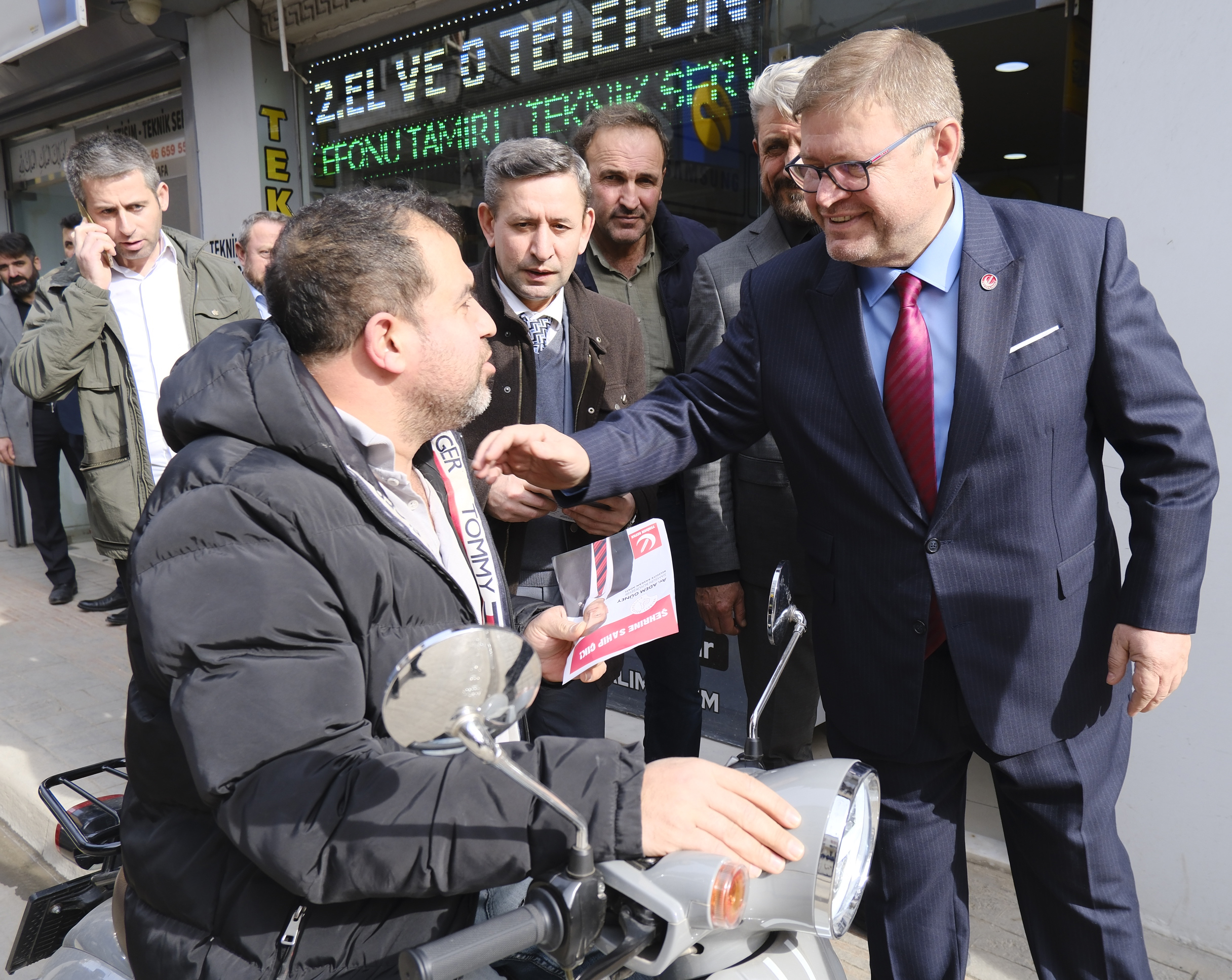 Adem Güney'den Kapısız Belediyecilik Sözü