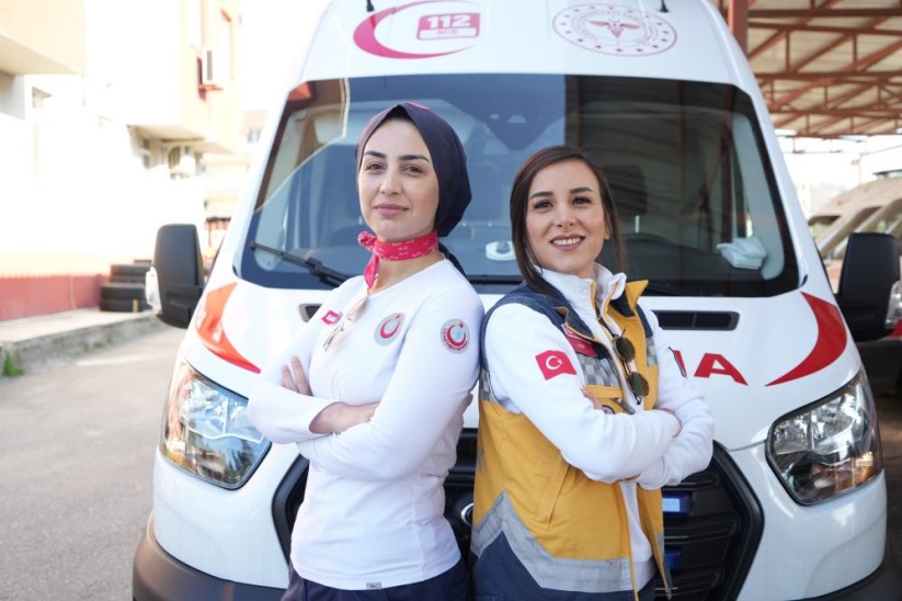 Samsun'un 2 kadın ambulans şoförü hayat kurtarmak için zamanla yarışıyor