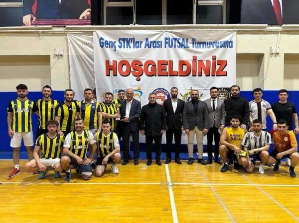 Bilecik'te şampiyon Genç Fenerbahçeliler oldu