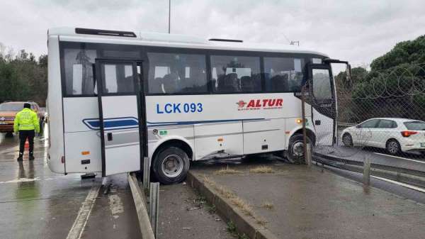 Eyüpsultan'da işçi servisi kaza yaptı: Araçta hasar oluştu